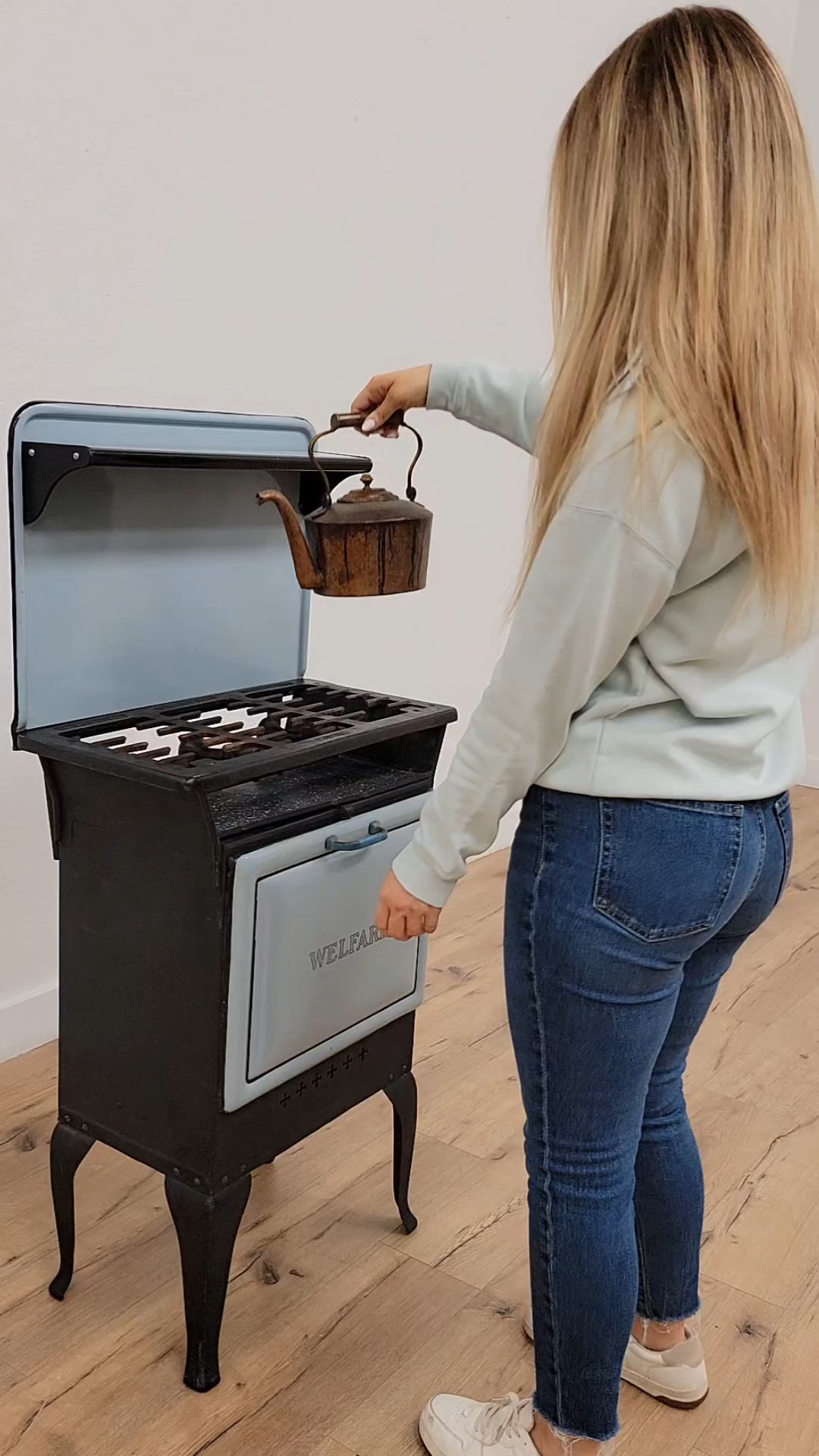 What is Herald No 222 stove by P and B Mfg Co?