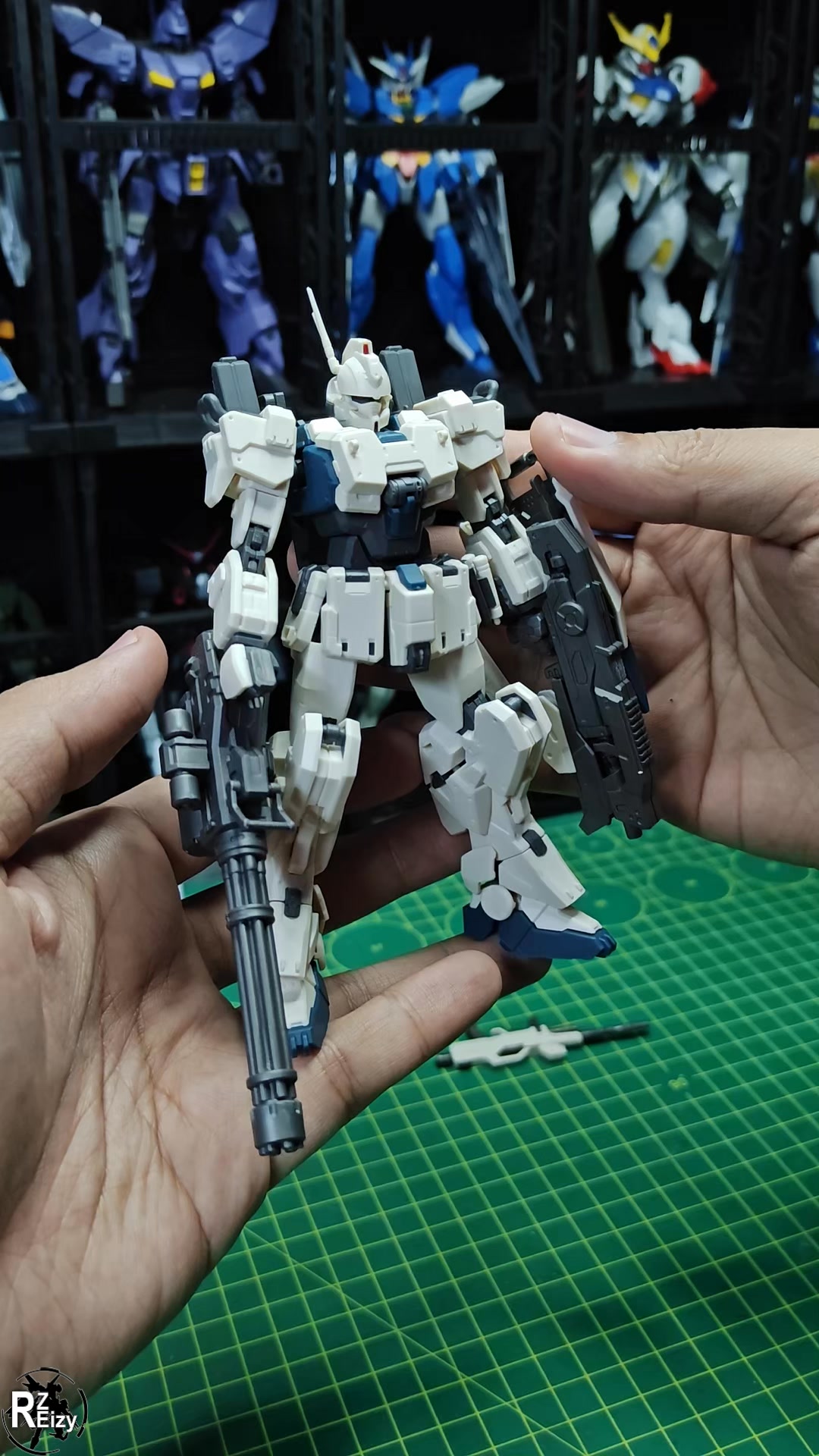 Kurofune HG 1/144 EZ-8 model with weapon set expansion