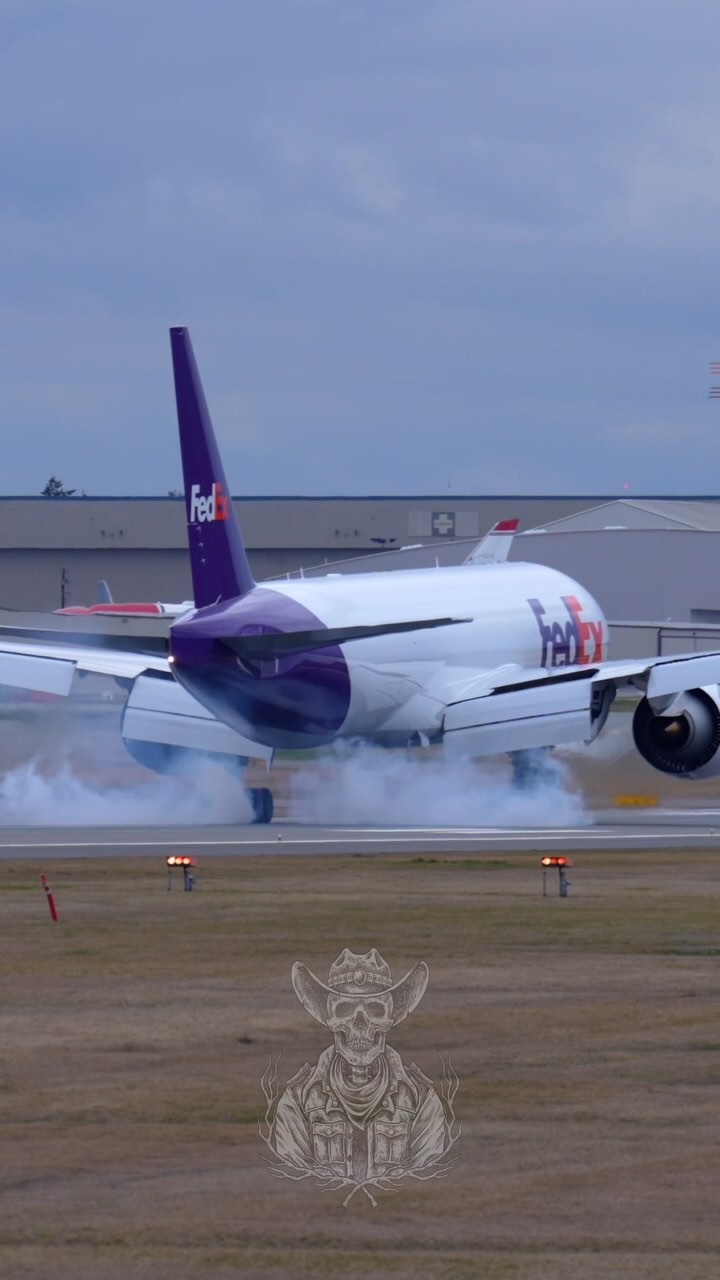 Cargo Action ✈️ FedEx Express Boeing 767-300F (N180FE) Departing