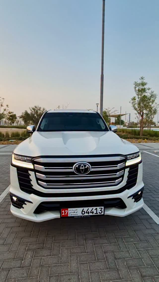 2025 Toyota Land Cruiser V6 4.0 VX.R Call/wtsp 0524469544