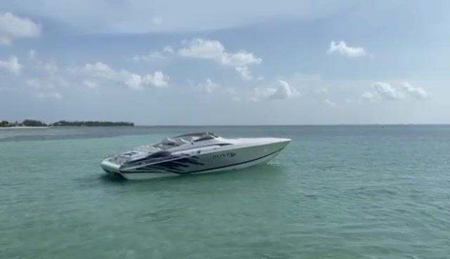 72MPH Boat For Sale!⠀ ⠀ Year: 2004 (repowered and refurbished