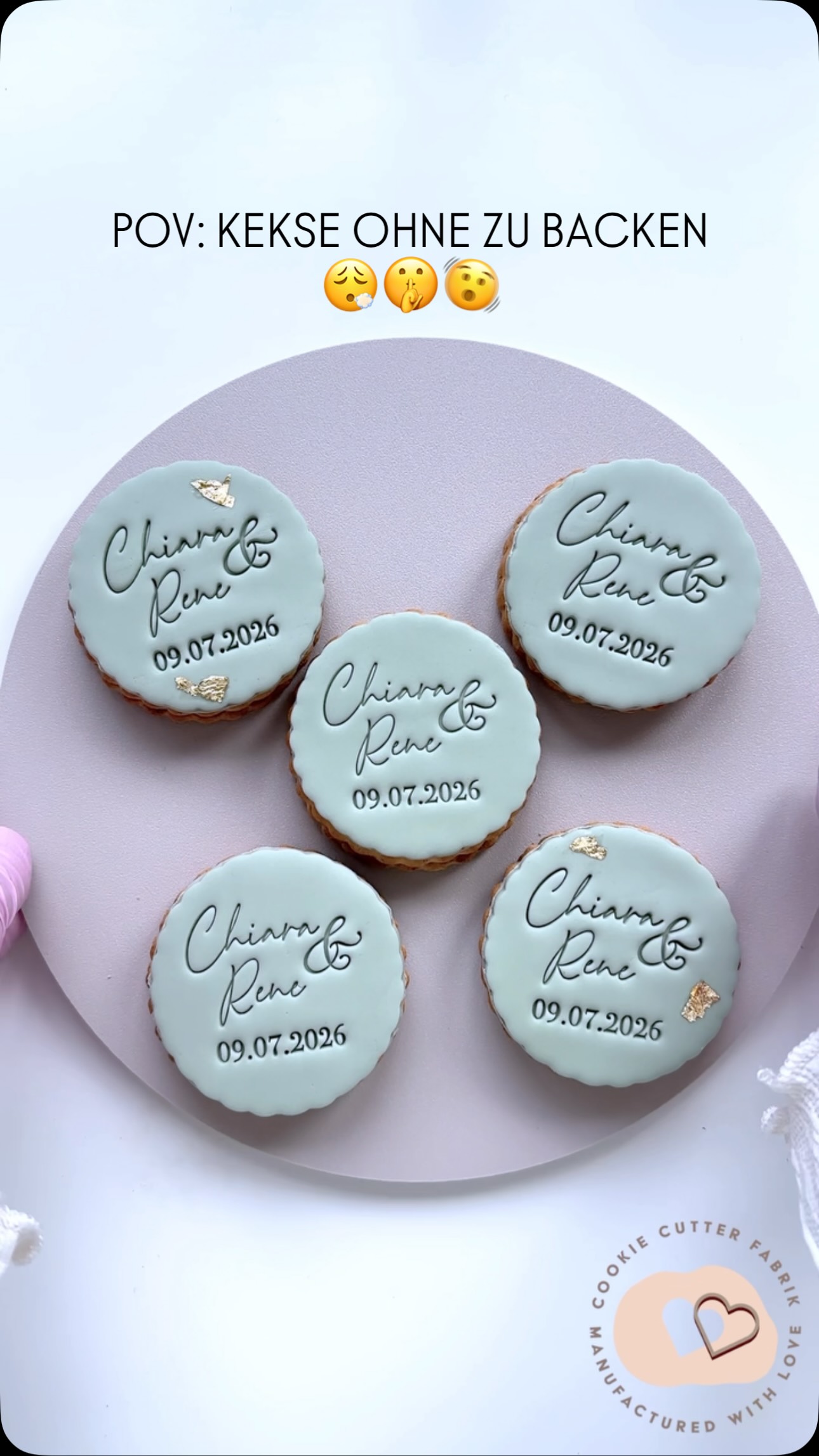 Personalisierte Kekse ohne Backen? 😮‍💨, Yes please., Hier kommt der absolute Game Changer für alle, die wunderschöne Gastgeschenke wollen — aber keinen Bock haben, stundenlang in der Küche zu stehen.