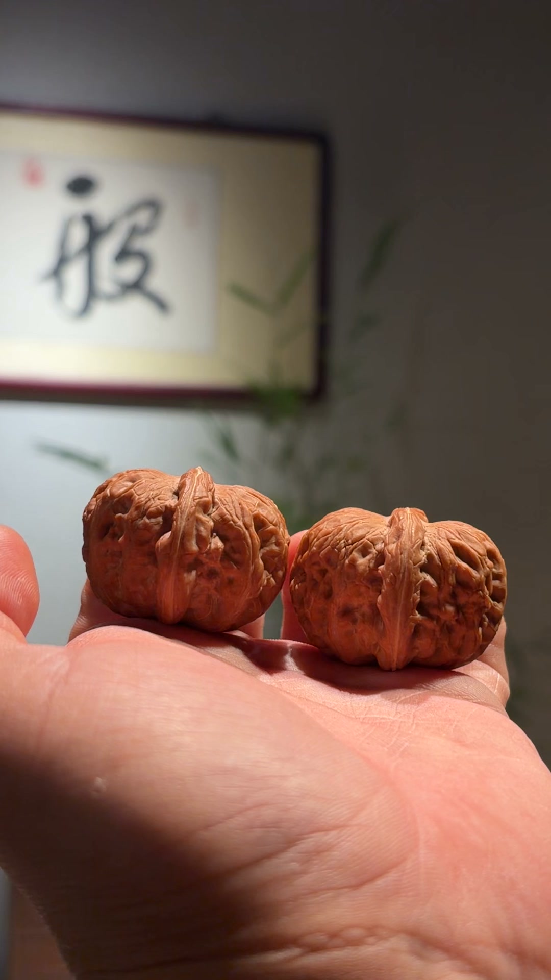 平谷元宝】 尺寸：42x40x30mm 全品一刀未动核型最美品种——平谷元宝核桃