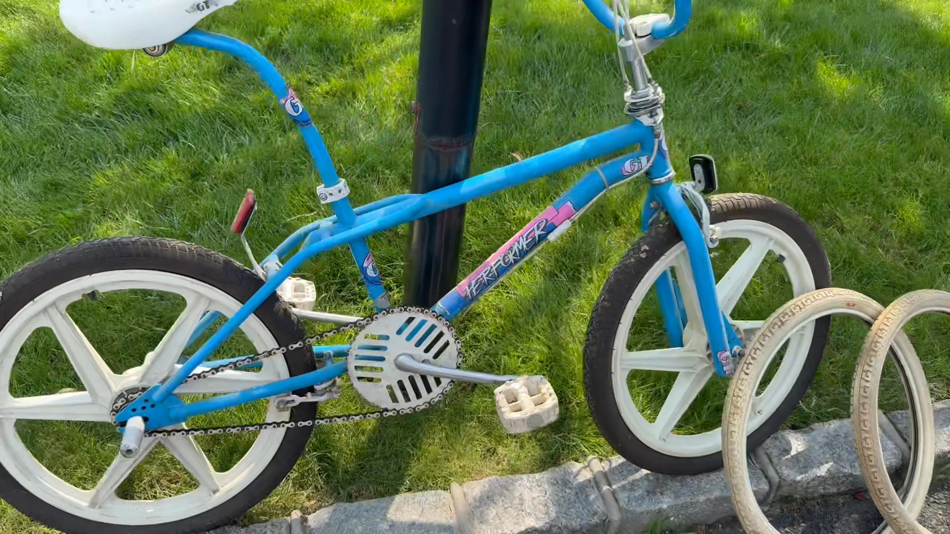 Manopole BMX Vecchia Scuola AME, Modello Tondi, Colore Bianco. Per Performer, Pro Compe 1987. Nuove, USA!