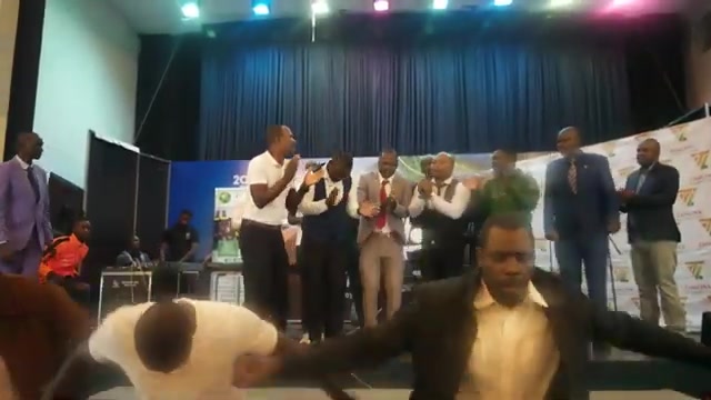 Followers of Christ on stage na Bishop Mabhiza, Mambo Dhuterere ...