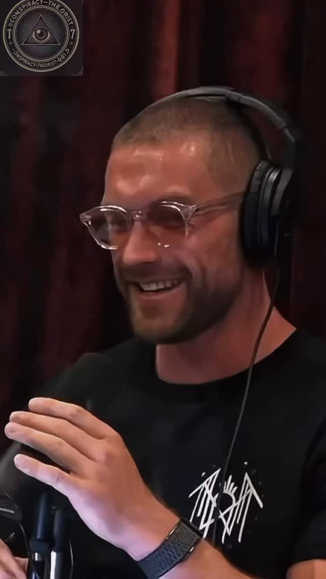 Joe Rogan Sets the Record Straight on Elon Musk’s Misunderstood Gesture ...