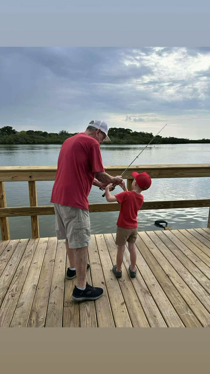 dock fishing pole blue Skipper Rod Description 8FT INSTORE PICKUP ONLY 7ft Medium Heavy This rod provides a balance in the Force Fishing Rods on a Wooden