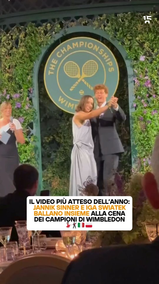 Il video più atteso dell'anno: Jannik e Iga ballano insieme alla cena ...