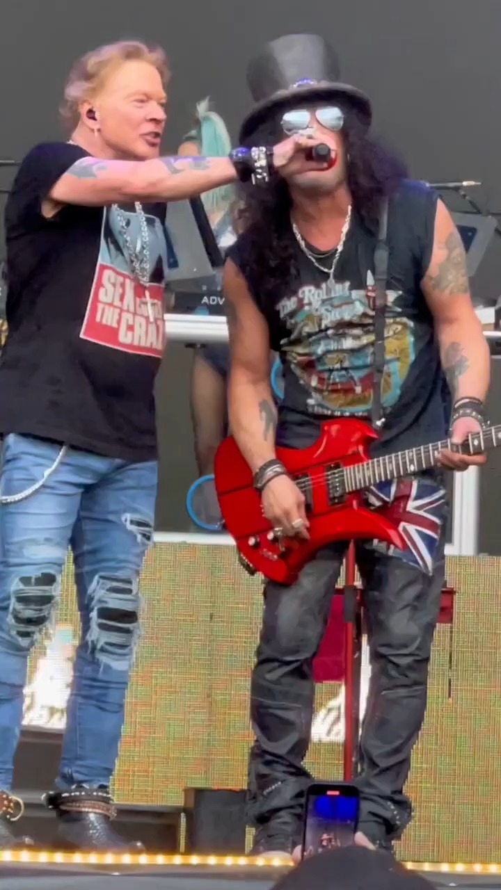 Guns N Roses Slash Front Of Stage Europe 2022 Tour Hanover