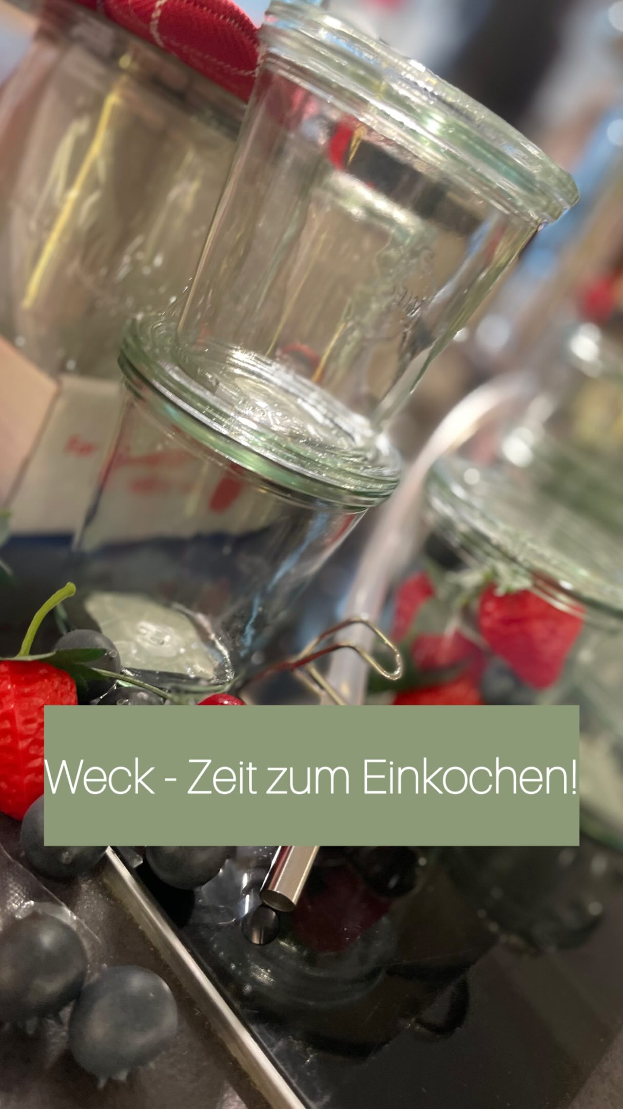 WECK® Gläser, Gummiringe, Klammern und passendes Zubehör – damit Einkochen einfach gelingt. 🍓🥒🍅, Welche Leckerei füllst du als Nächstes ins Glas?, #haller #weck #einkochen #vorratshaltung #weckgläser