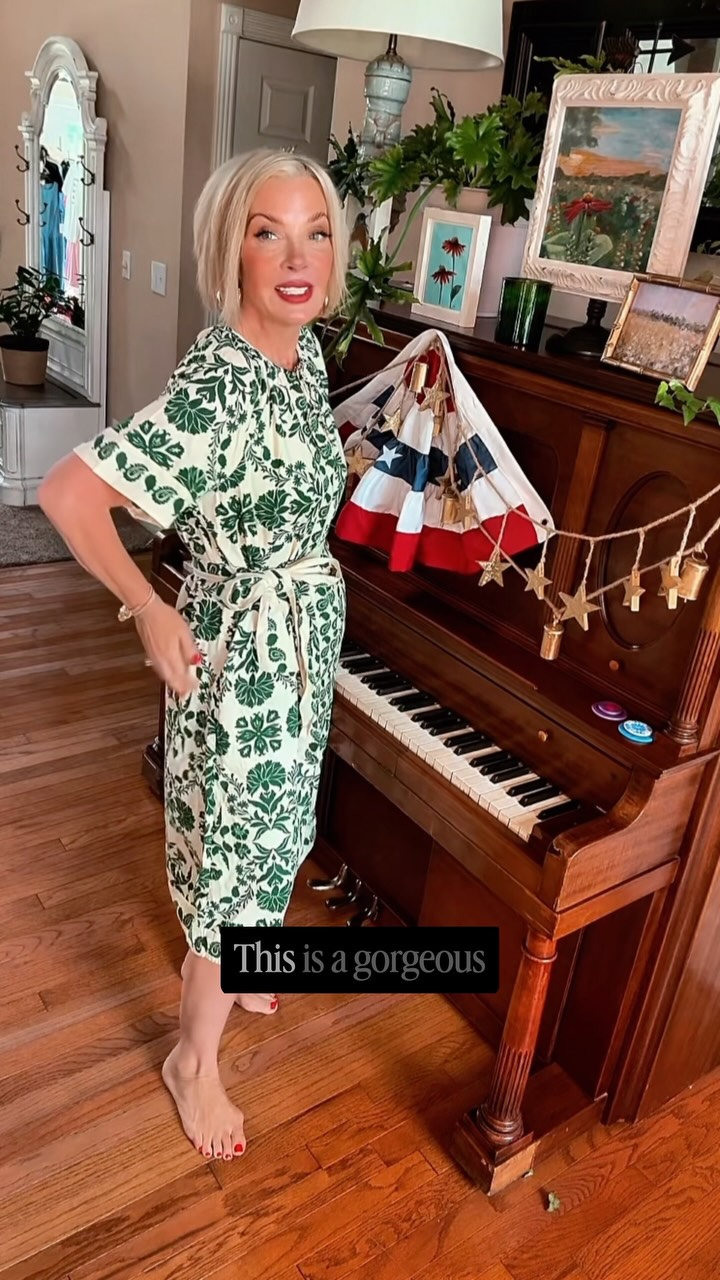 walmart green dress with flowers All sizes are available in this at this time. But honey, it won’t last. Sizes XS-3XL. Here honey 🔗 https://liketk.it/6hku0 | Mrs Kari Clark Adjustable Strap
