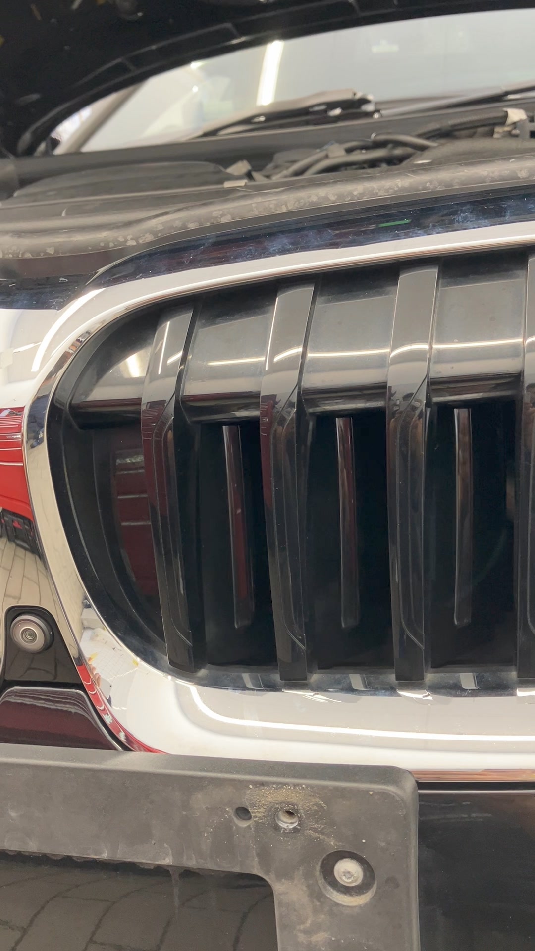BMWの車種によっては、ラジエーターブラインドが装備されています