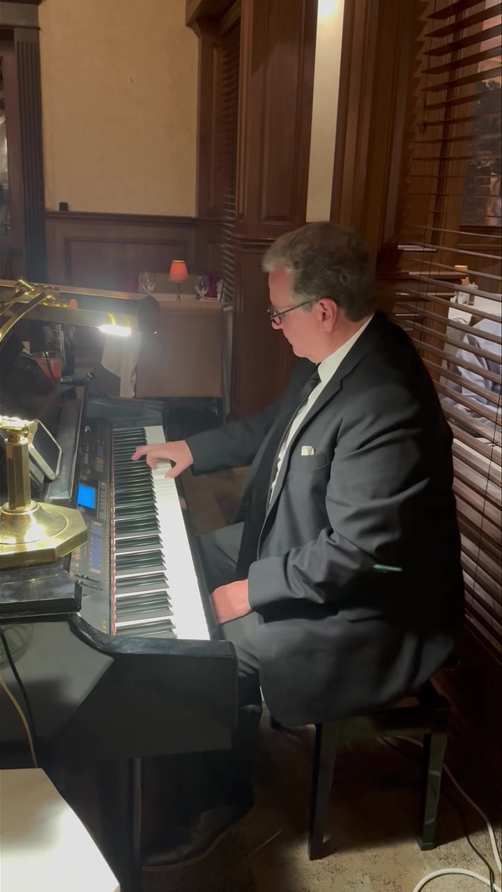 More entertainment from Travis Riddle at The Blennerhassett Hotel & Spa ...
