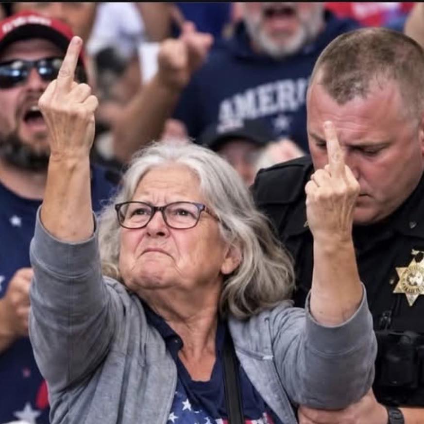 The RED CAP CULT rally in Alaska last night. The Republican president ...