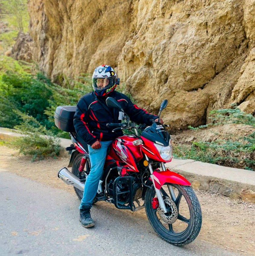 going-to-office-zain-ali-naeem-facebook