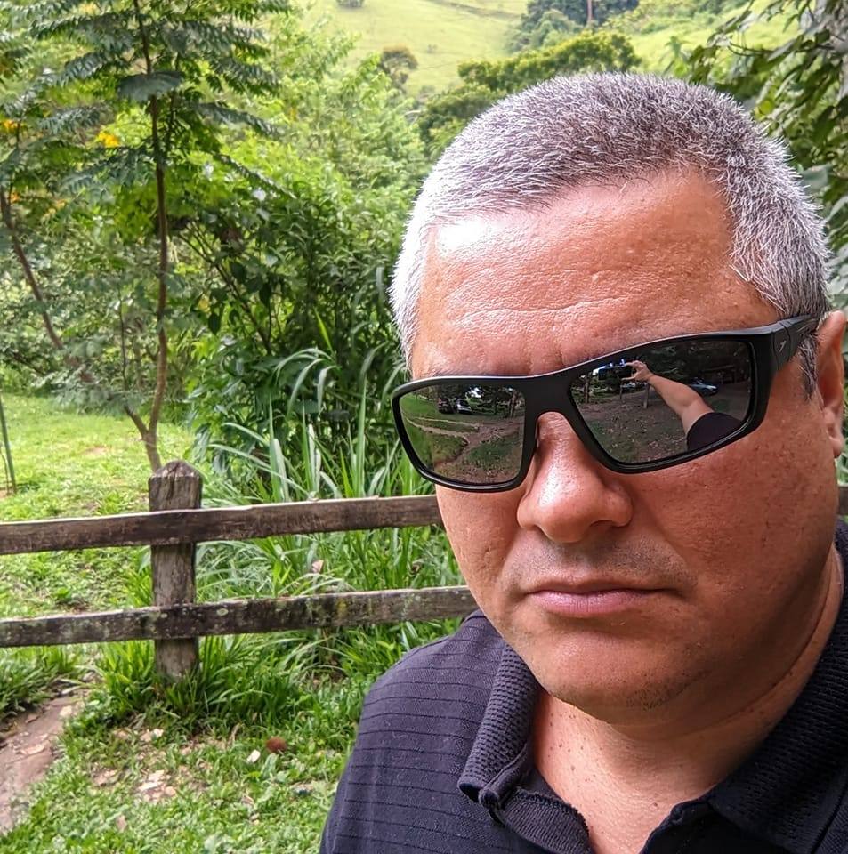 FLÁVIO BOLSONARO X RENATA GLOBO. Flávio Bolsonaro venceu, saindo-se ...