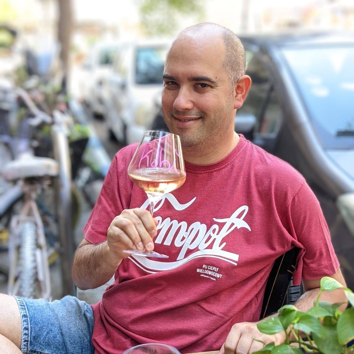 ראיתי בשוק הפשפשים של יפו ולא הבנתי את ההקשר של איסכור ללפיד | Facebook