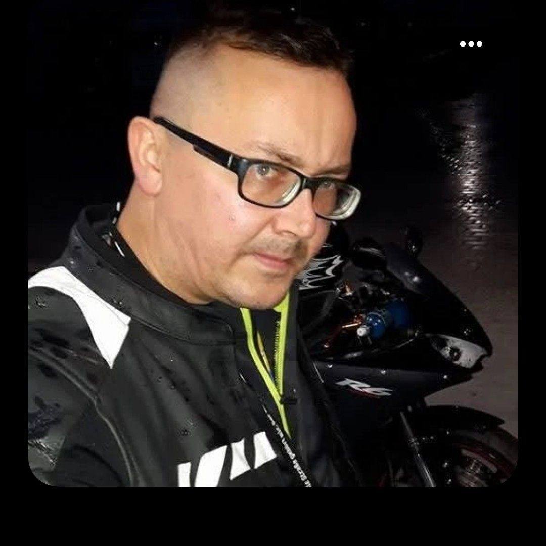 Rutkowski nasrał w gacie, że tak chodzi? | Facebook