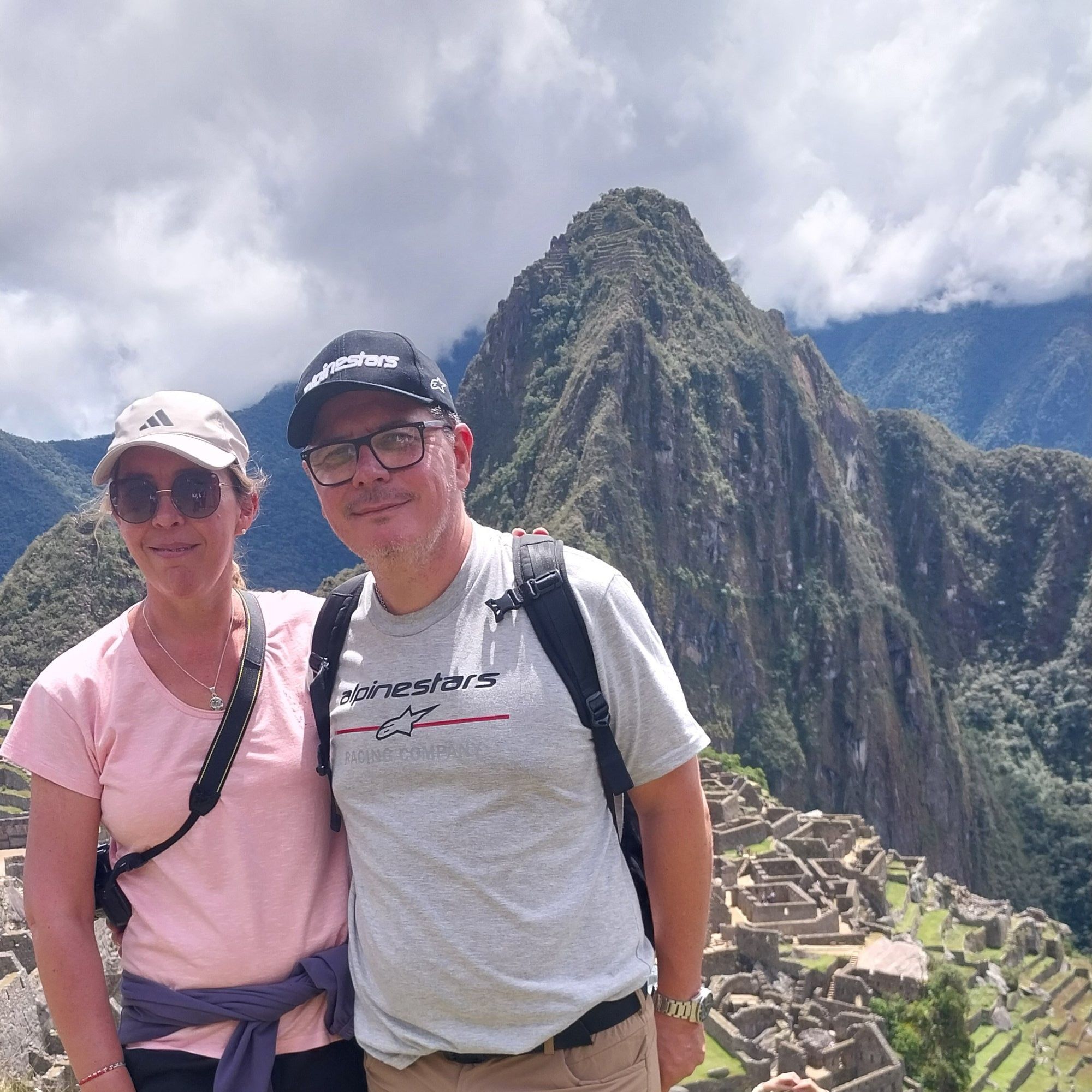 Hola! Alguien sabe donde encuentro el número de chasis en landtrek ...