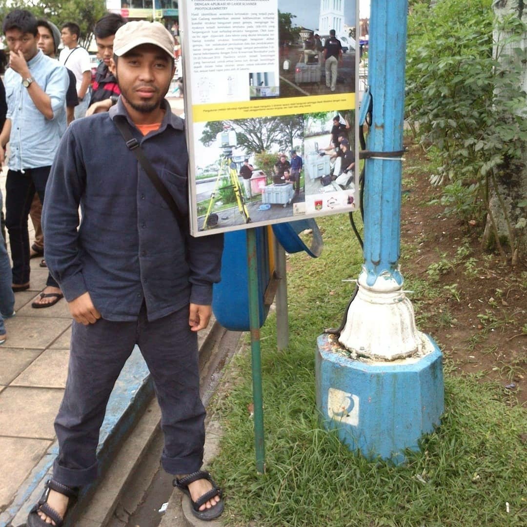 Aisyah - KERAK IBLIS By. Rendy ReZha Kemarin sewaktu saya sholat ...