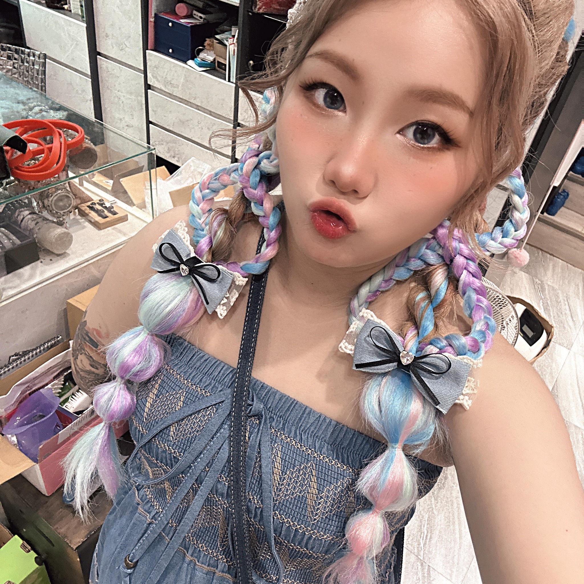 Lele Wu Lele Wu updated her cover photo.