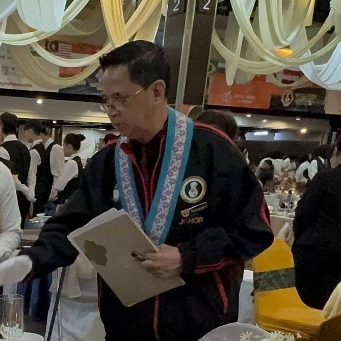 Restoran - Alhamdulillah, penuh rasa syukur! Restoran Rebung Chef ...
