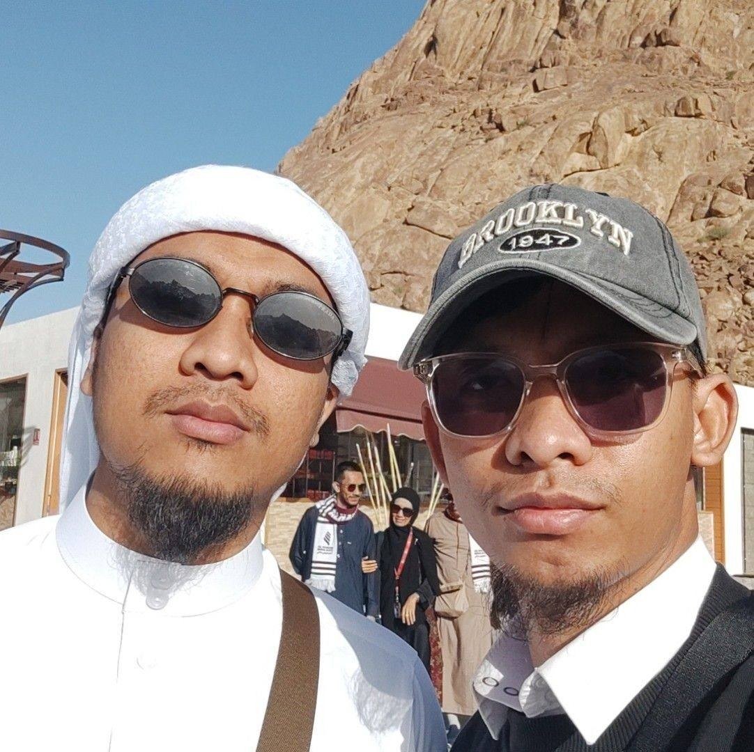 Siapakah yang lebih mulia di sisi... - Abu Musa Al-mizzy | Facebook