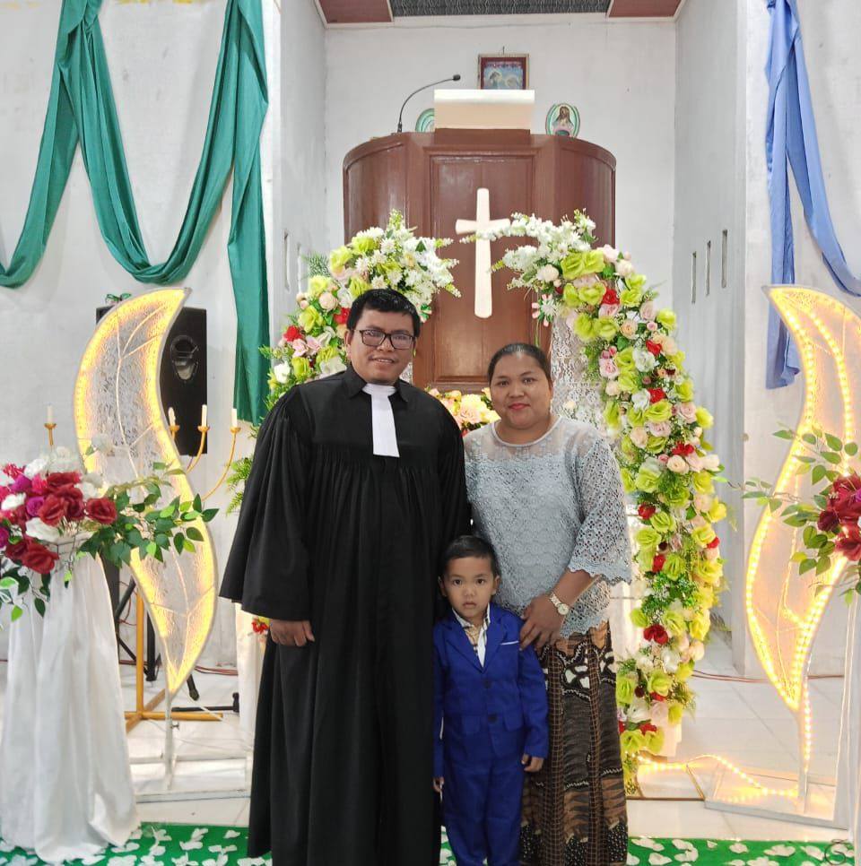 Mata TUHAN ada di segala tempat, mengawasi orang jahat dan orang baik ...
