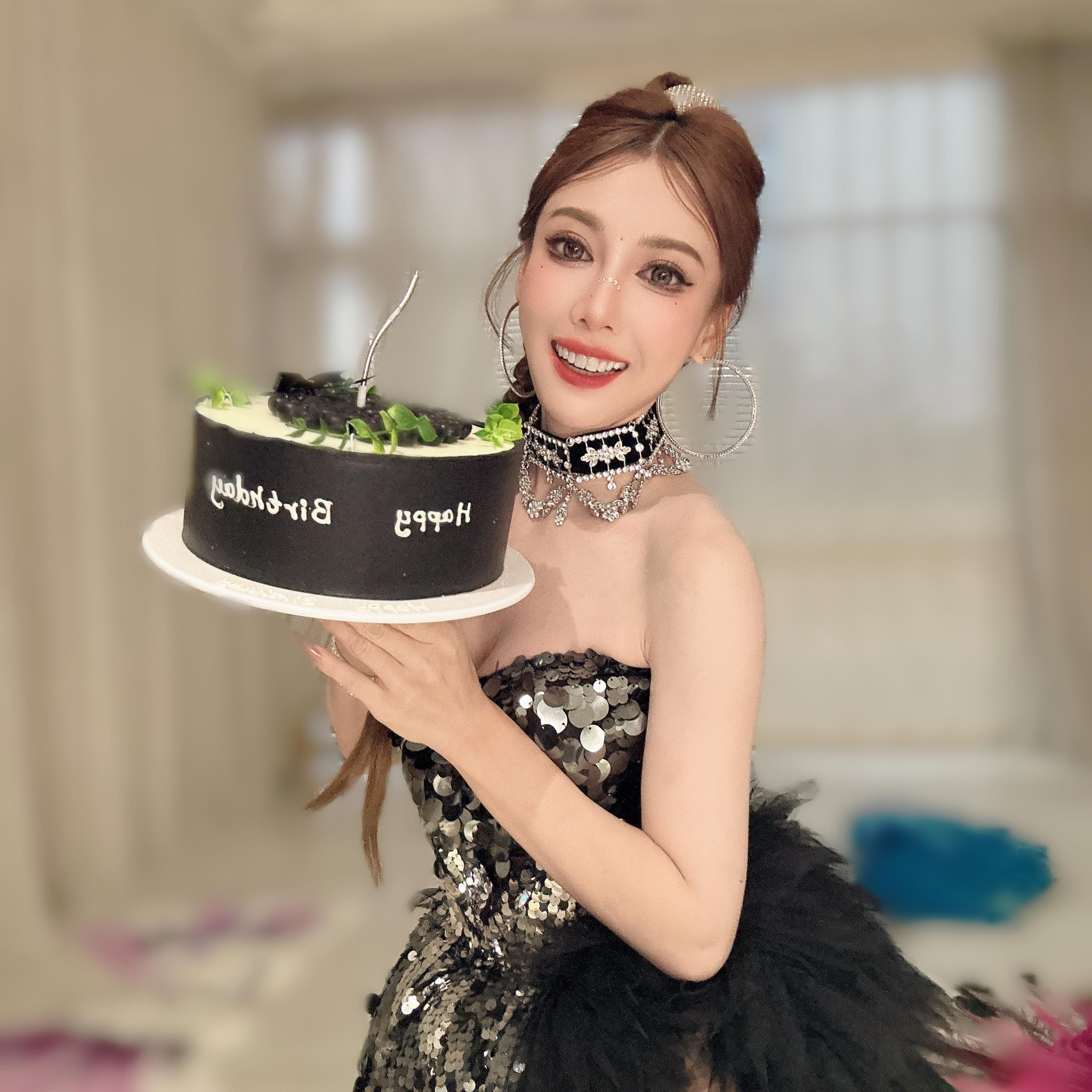 珊蜜雪 - 當一個女生畫好妝 就算外面颳風下雨打雷 也不能取消約會！ | Facebook