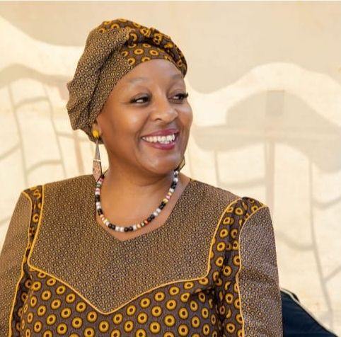 Éxcellencia Vee Mohapi