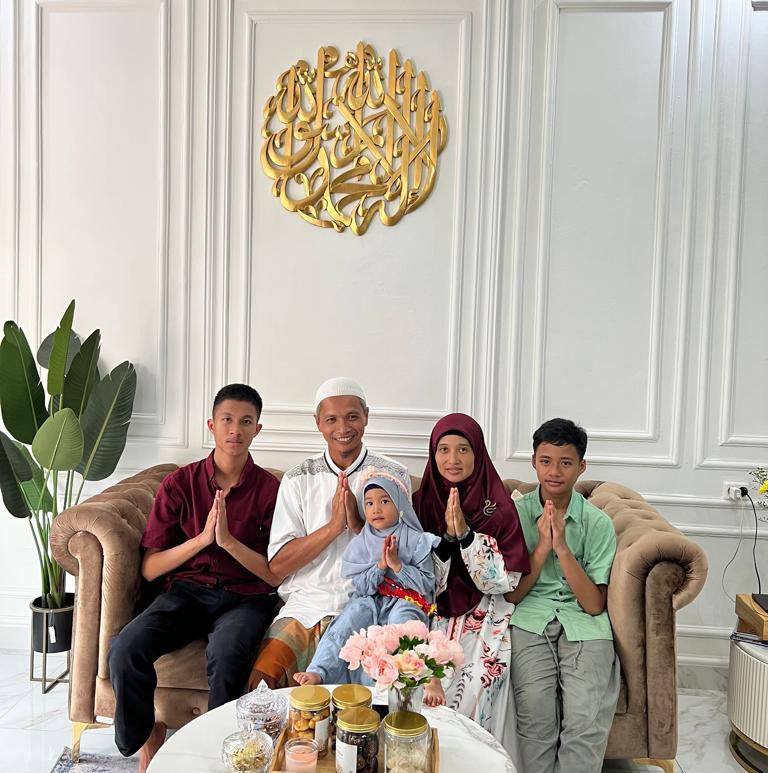 Rahasia ayam geprek yg kriuk kriwil tahan lama ada di teknik penepungan ...