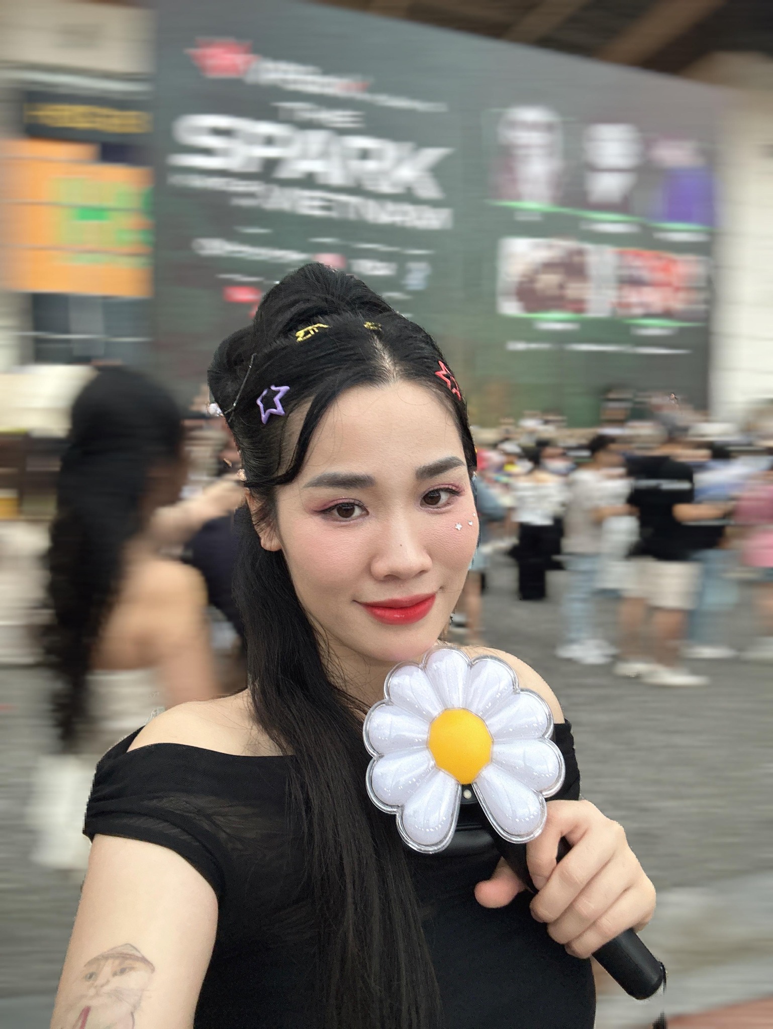 Linh Thỏ - Ôi hqua ms trêu chị Hương thì nay đến toy 🥲... | Facebook