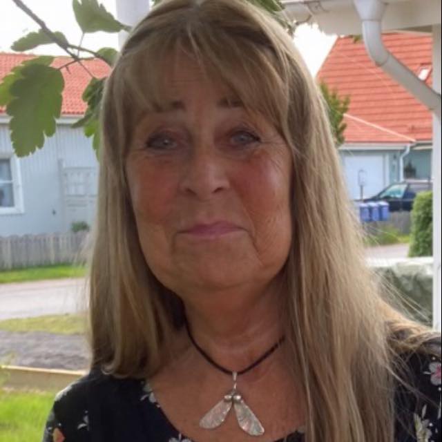 Eva har stickat raggsockar i lite nytt garn både till vuxen & barn😃 ...