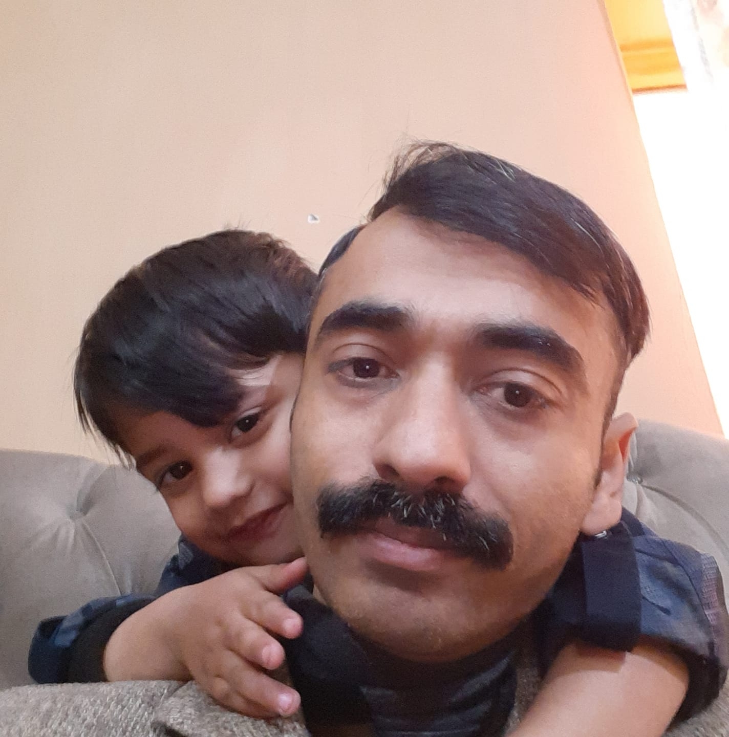 کینوس آ گیا اور چھا گیا | Yaseen Wallpaper House