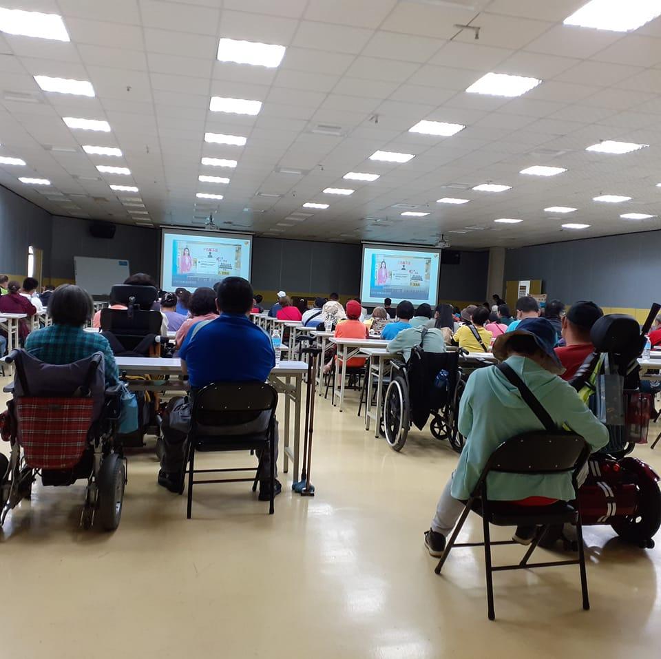 客蒸湘由客家師傅精心研發湖南瀏陽小碗蒸菜為料理核心， 選擇使用詮晟餐飲設備 isCooker愛煮廚 客製化 #電力式壓力型蒸櫃 #AI人機介面 ...