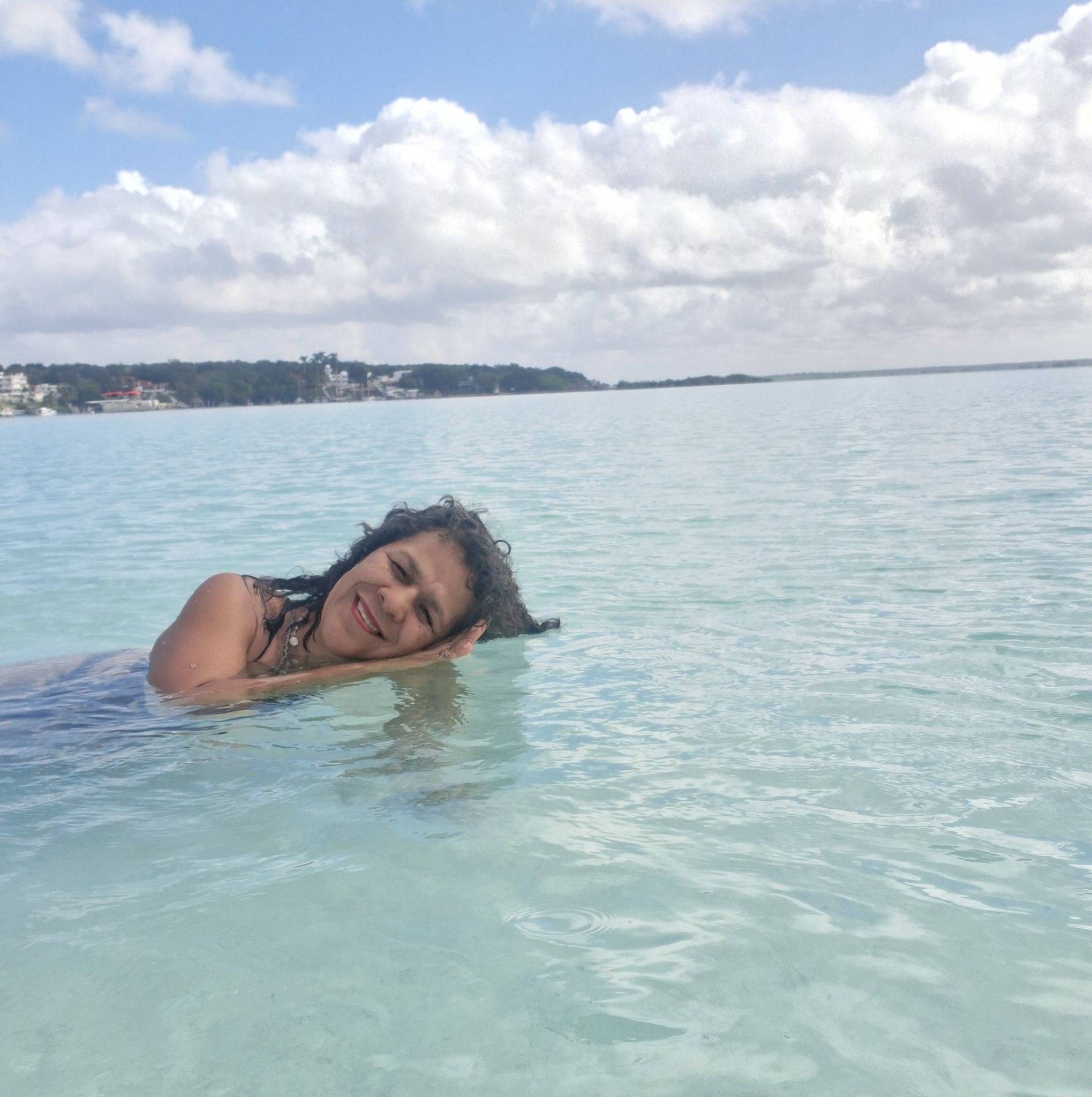 Tanys Ixchel - Hoy es de esos días donde siento que no... | Facebook