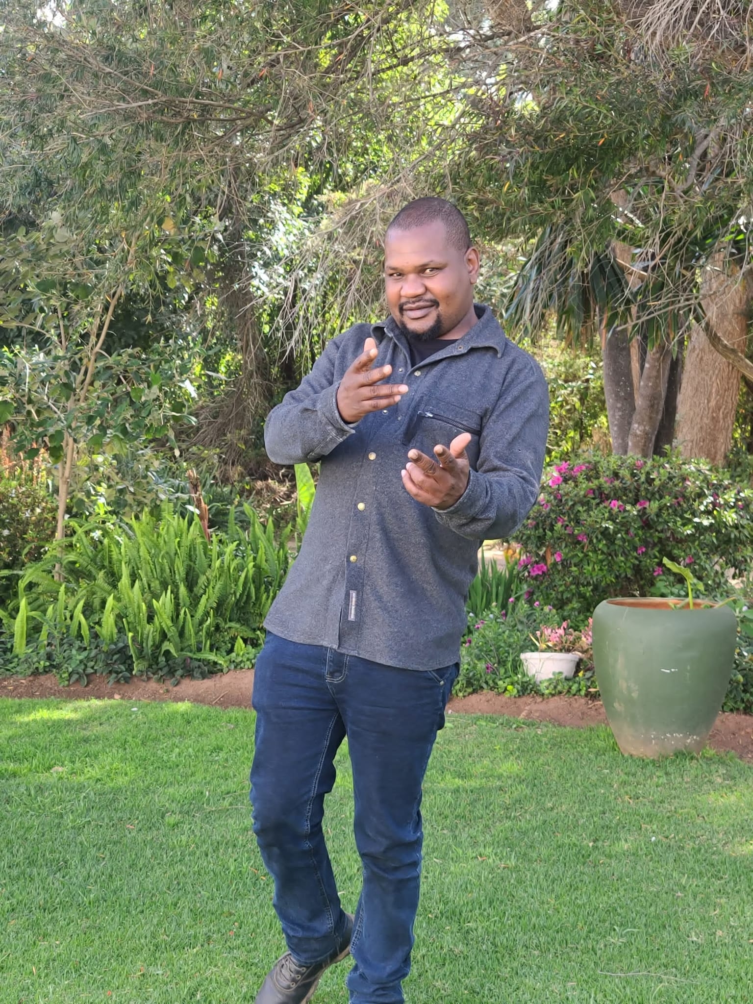 Ndinorova - Musiiwa Muvhimi WeZora Muza | Facebook