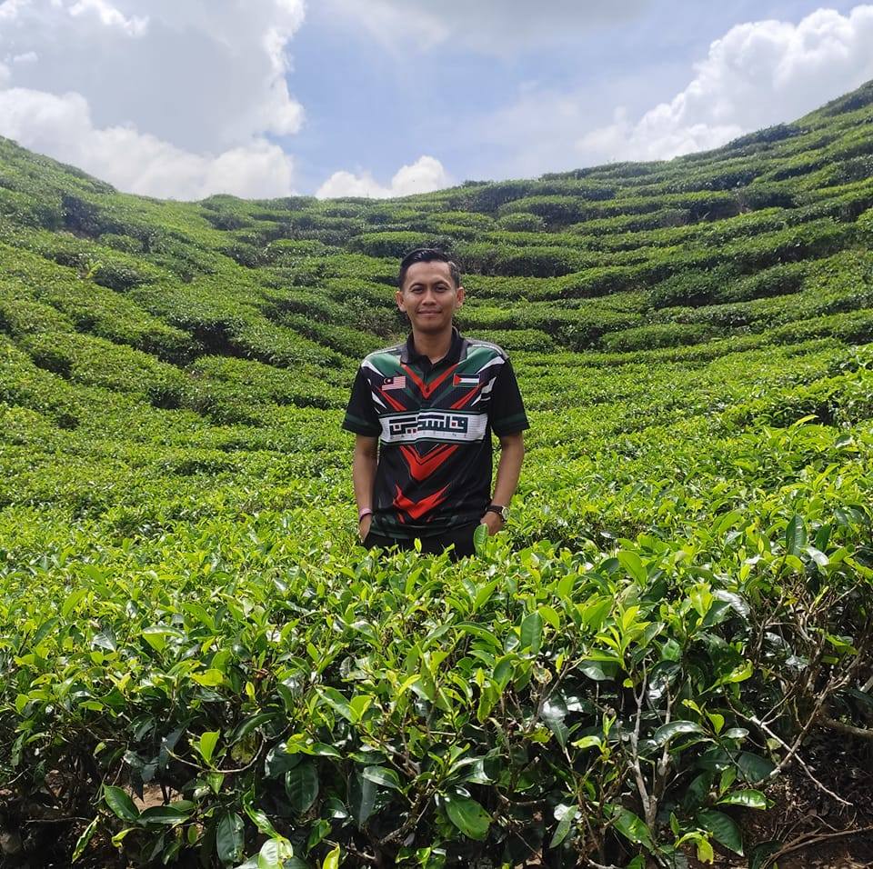 Hidup orang macam kita ni memang mainan orang berkuasa je ke? Darah ...