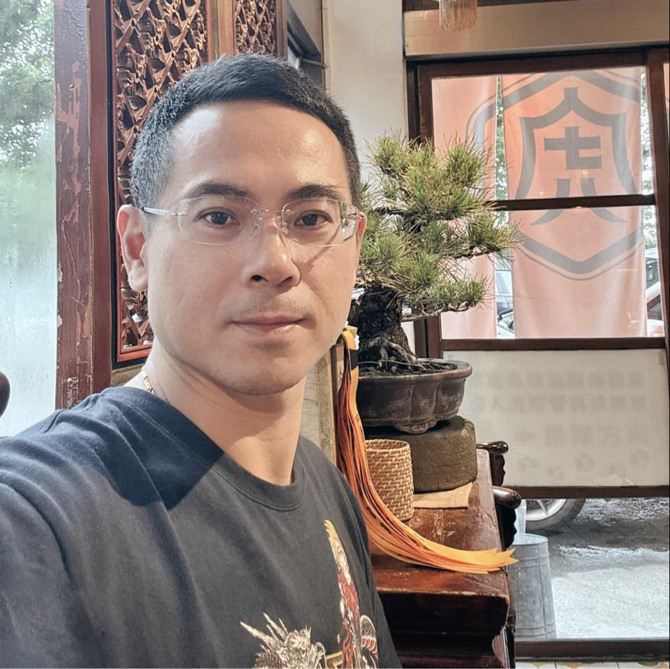 林富明 - 小時候電視裡熟悉的回憶～ 雷峰塔下～流傳著千年的《白蛇傳》 許仙與白娘子的故事... | Facebook
