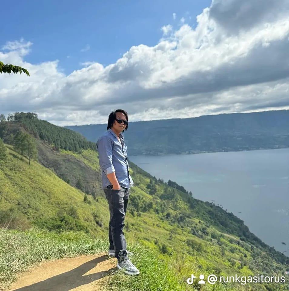 SELAMAT JALAN, KEPALA DESA SIBUEA… Tumpak Sibuea Suasana haru dan duka ...
