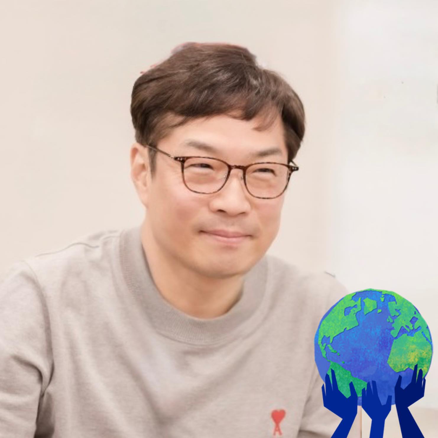 창문으로 들어오는 열기와 자외선이 고민이라면 고효율 썬가드 단열필름으로 쾌적한 실내환경을 만들어 보세요 자세한 건,유튜브 ...