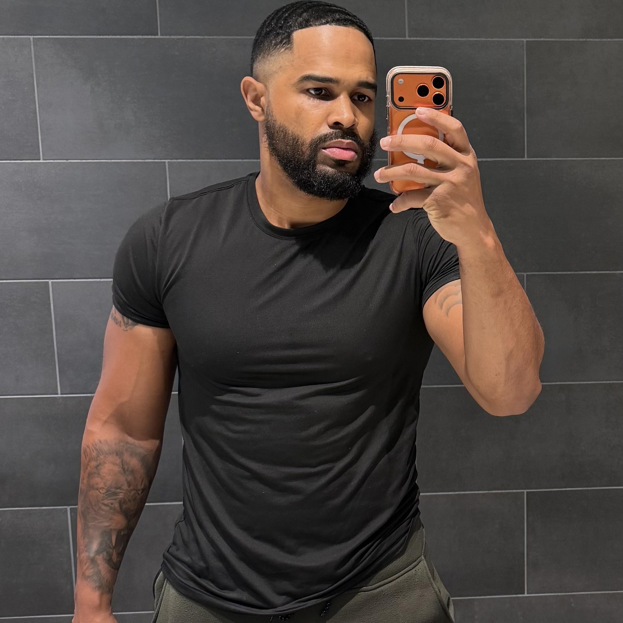 Tiambar Hollis