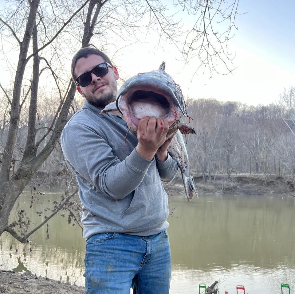 JUMBO Blue Catfish was hungry for a Live Bluegill! Trophy Cat Tackle ...