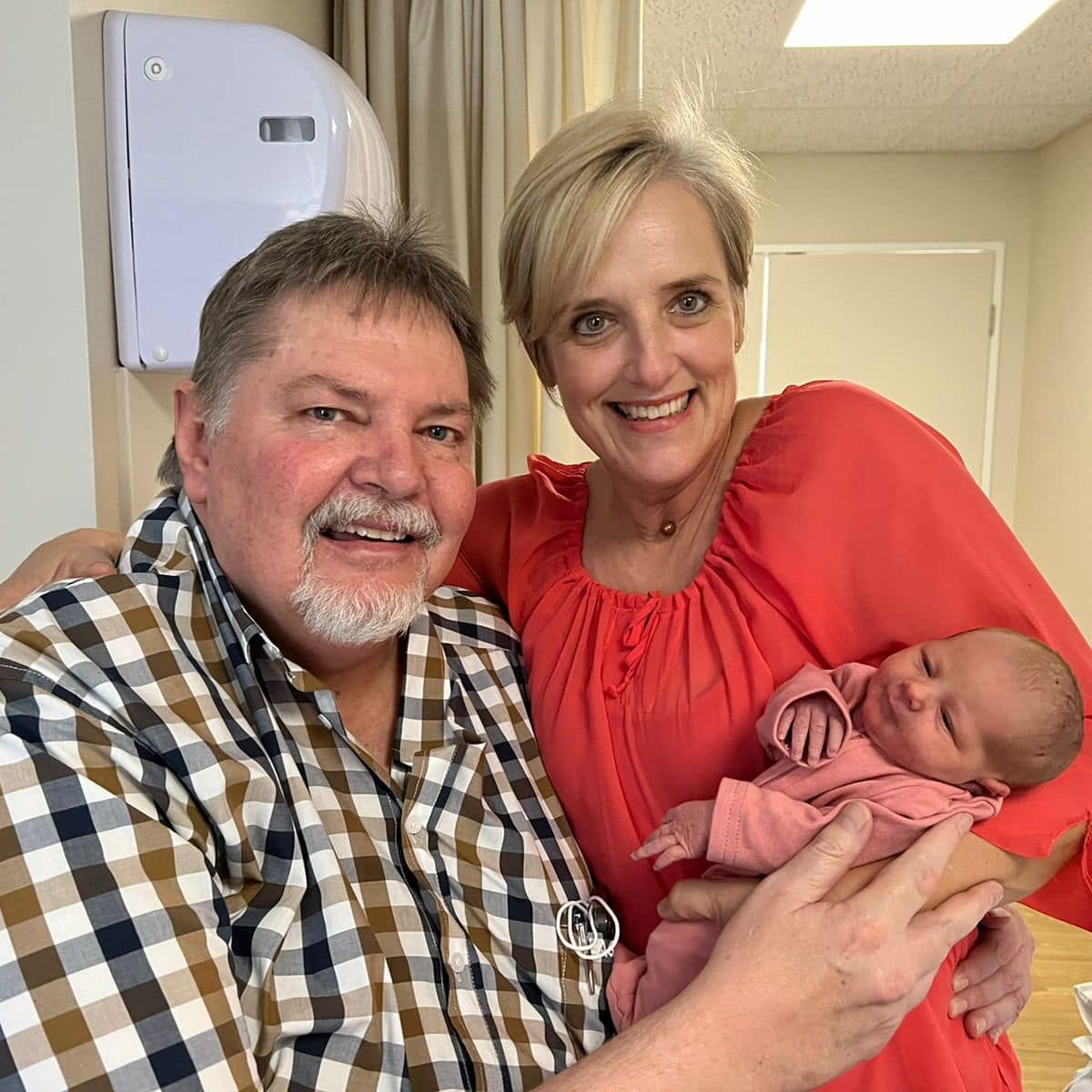 Susan Janse van Rensburg (@sjansevanrensburg1) • Facebook, Connect with ...