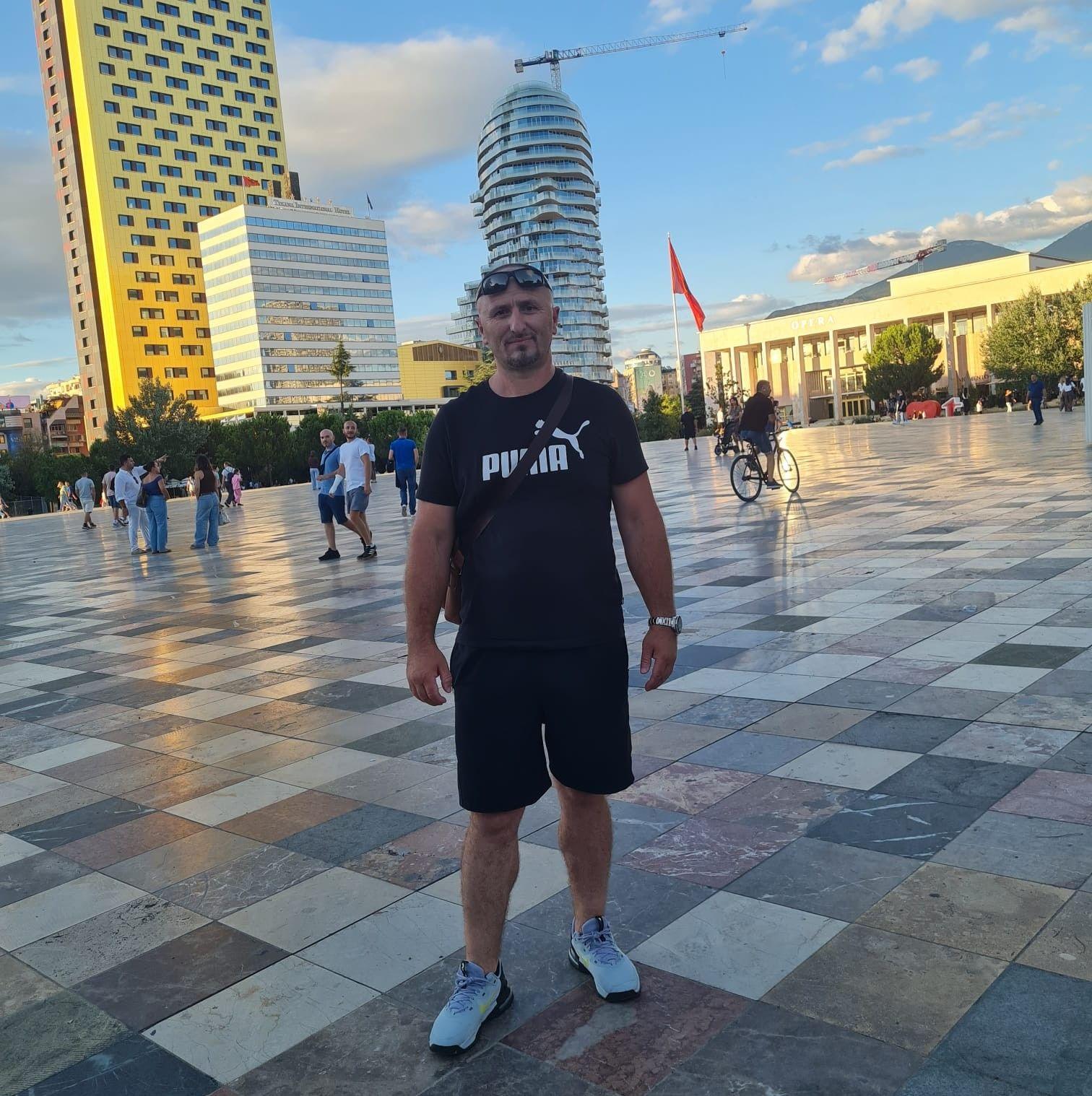 Nuk do të ketë asnjë vrimë miu ku mund të fshihen! Lufta kundër klaneve ...