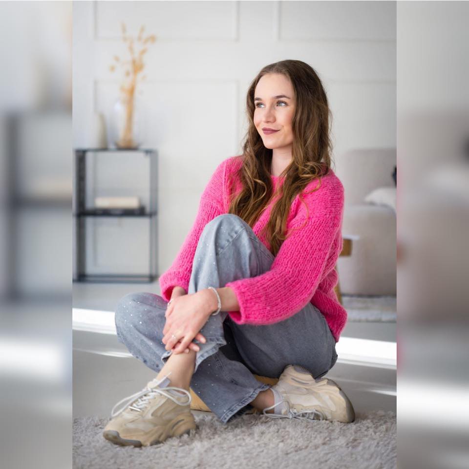 Mijn eerste boek! Ben benieuwd hoe ze... - Naomi van der Wal | Facebook