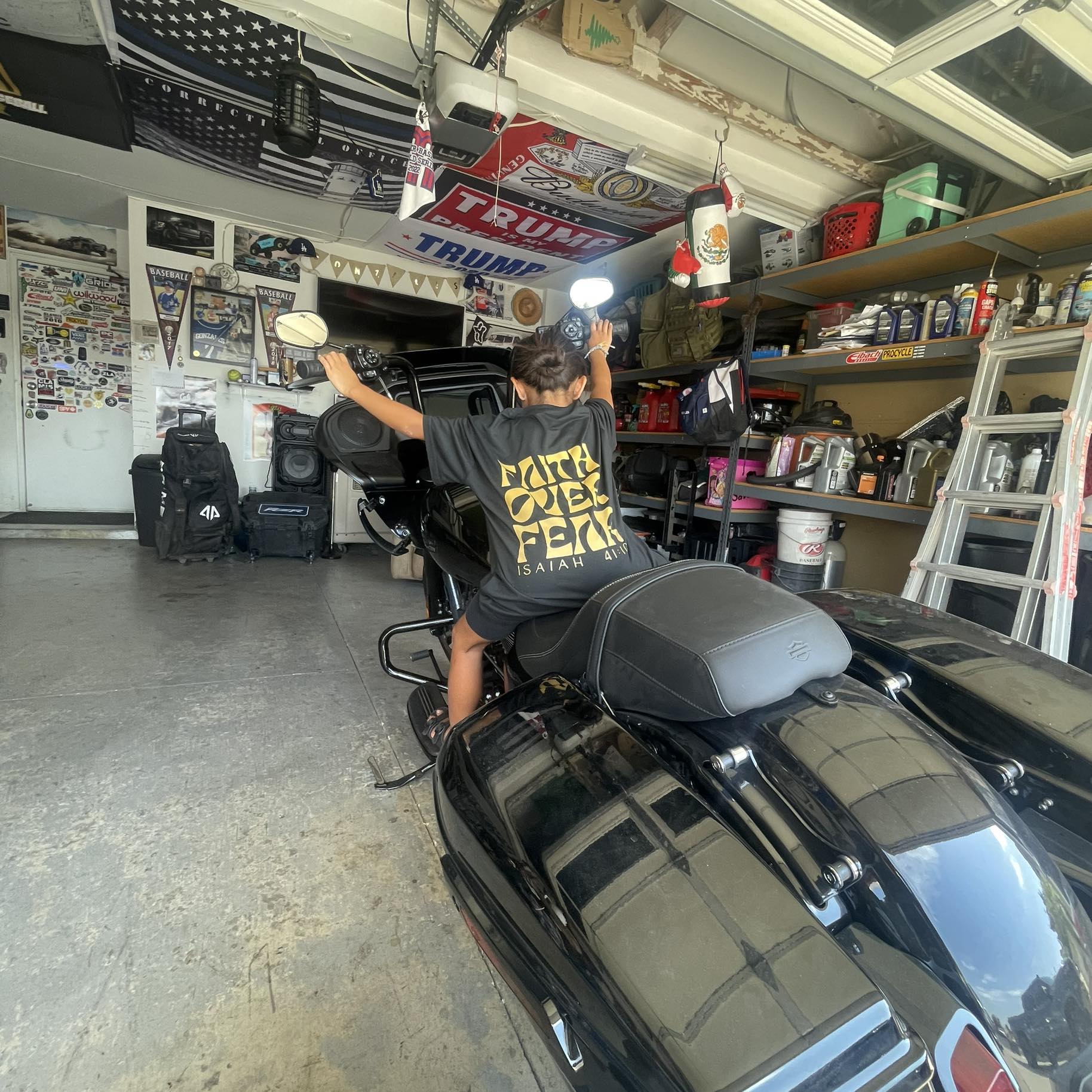 The Advanblack Holeshot Gas Tank updates the Street Bob with a modern ...