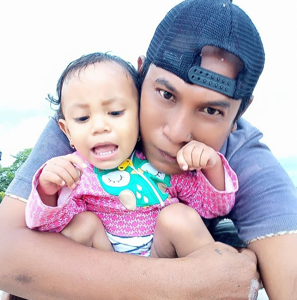larva lele usia 5 hari dilatih makan pelet | Radit Radit
