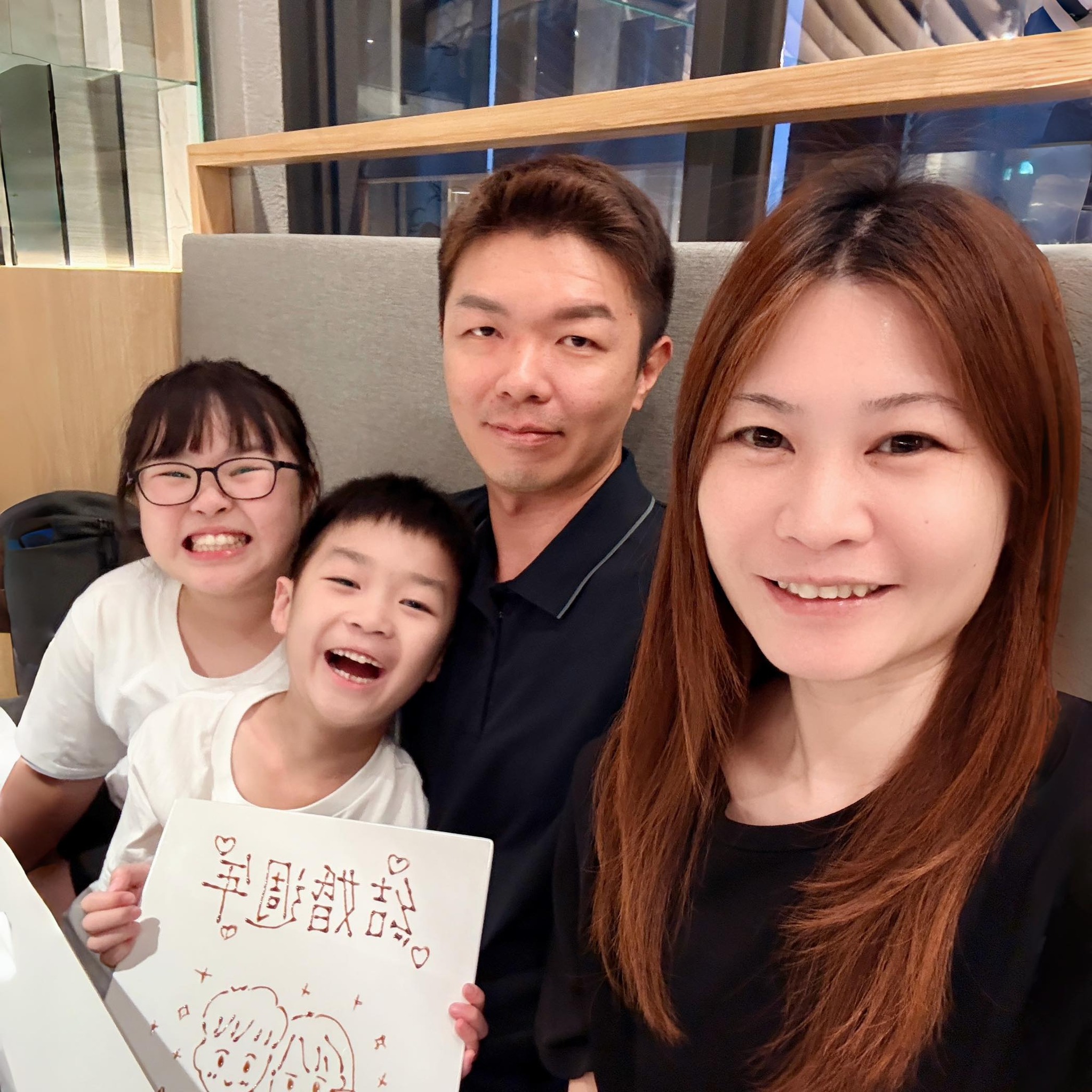 大寶 從小就很會做生意😆 但這次連我都被坑… 肥肥短短的手 但手作.彈琴很厲害👍 | 彭均准