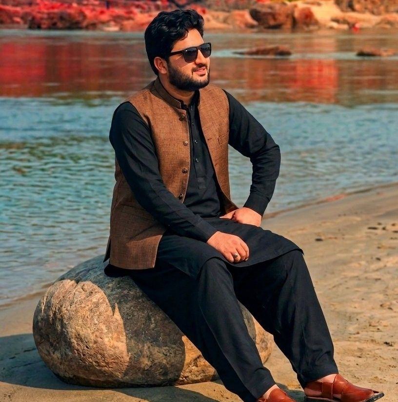 pmln-family-hadi-jutt-ap-kahan-han-facebook